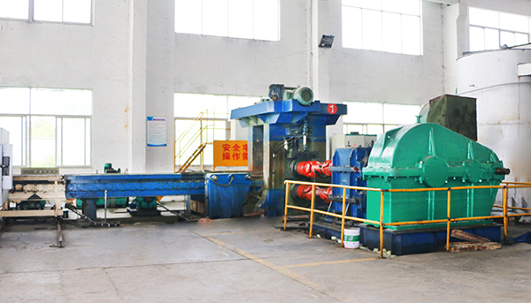Two roll hot rolling mill